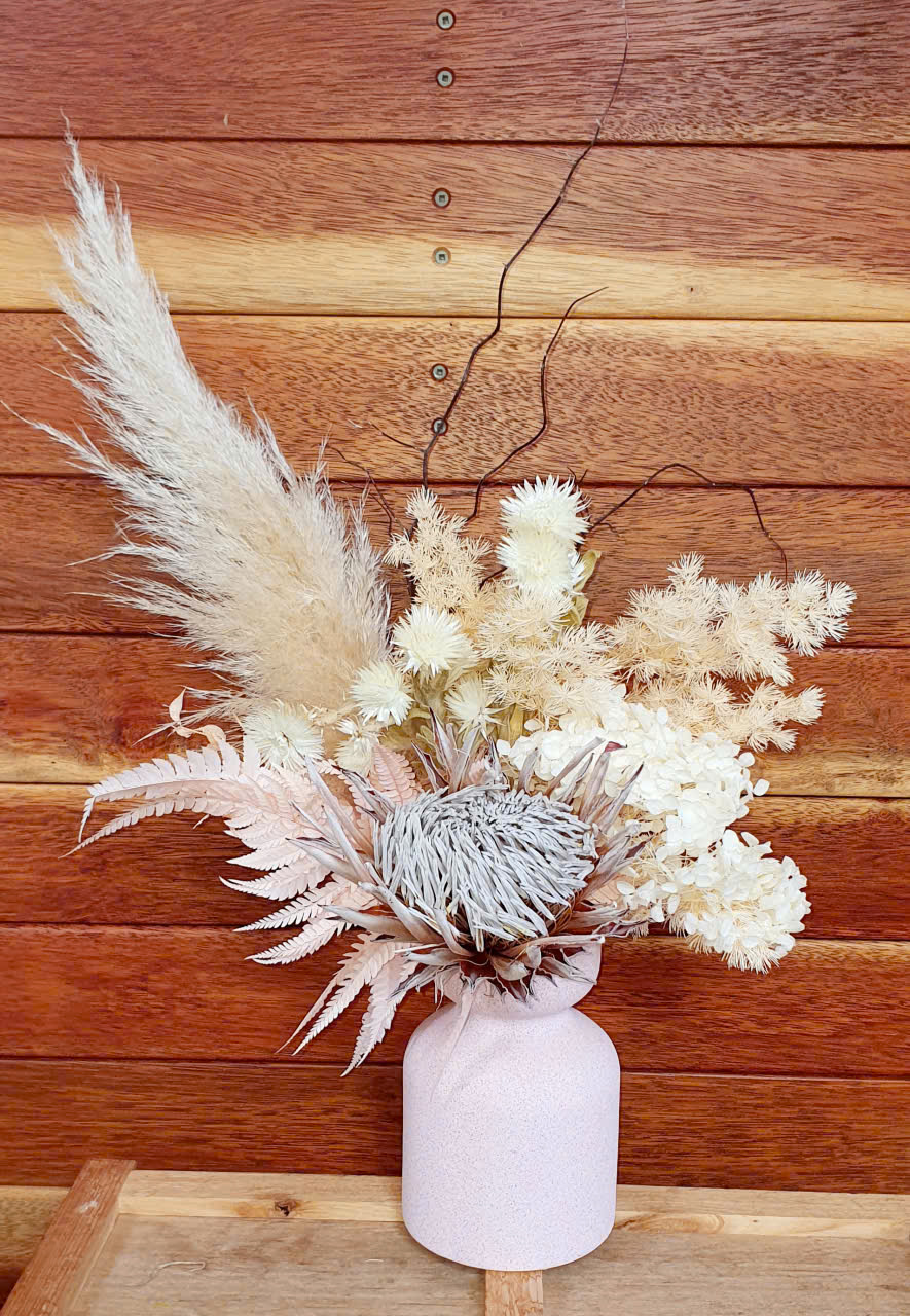 9 Stunning Dried Flower Arrangements to Transform Your Space 6 Dried-flowers