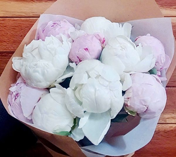 white and pink peony bouquet
