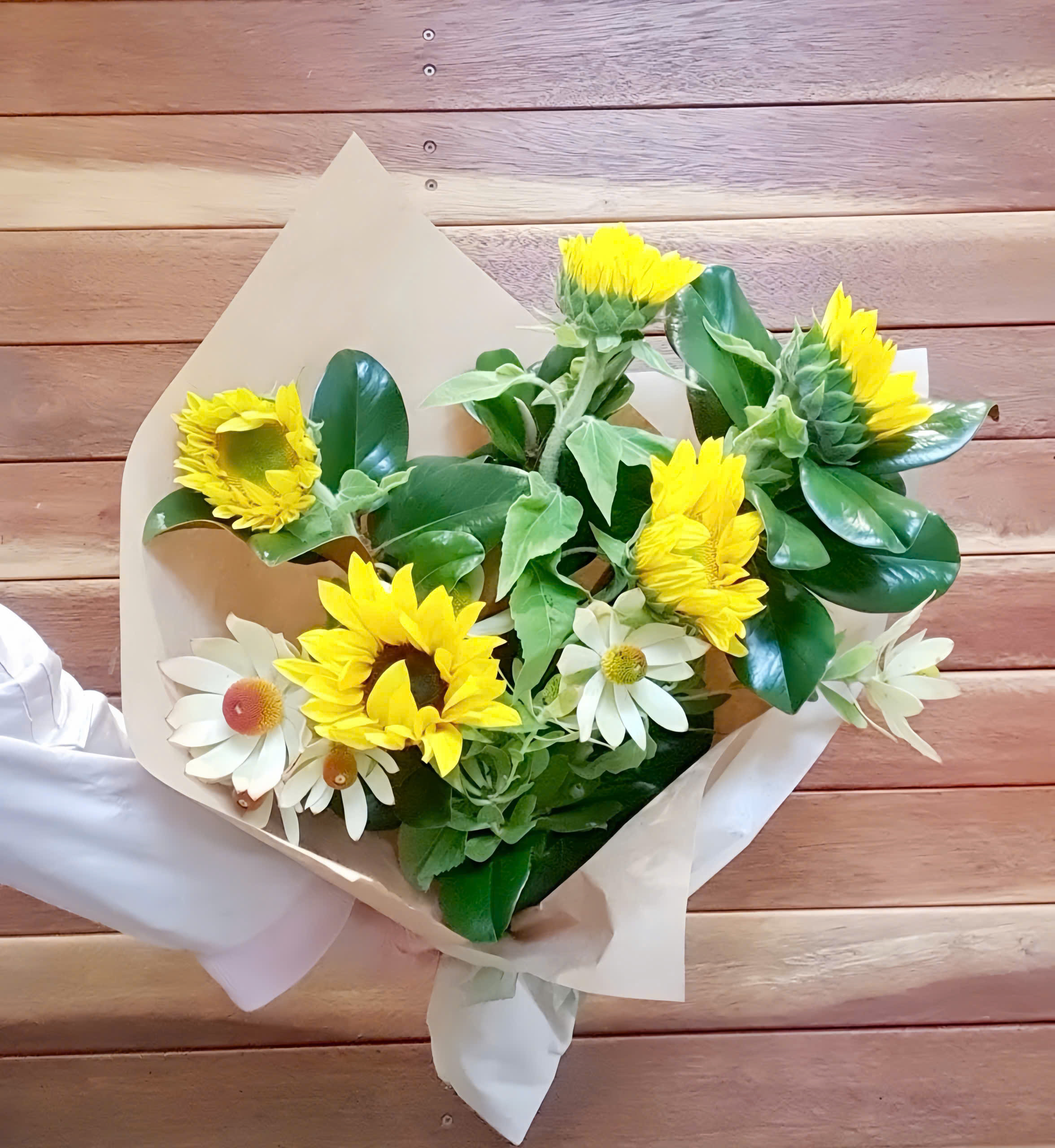 send flowers to Inverloch